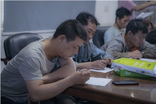 朝陽集團開展行車和有限作業(yè)空間安全操作培訓、道路交通安全培訓